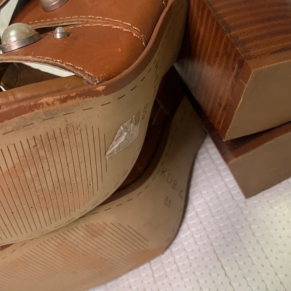 "KDB Block Heel Sandals with Pearl Embellishments:Size 6 1/2. Elegant Footwear!" - Picture 14 of 16
